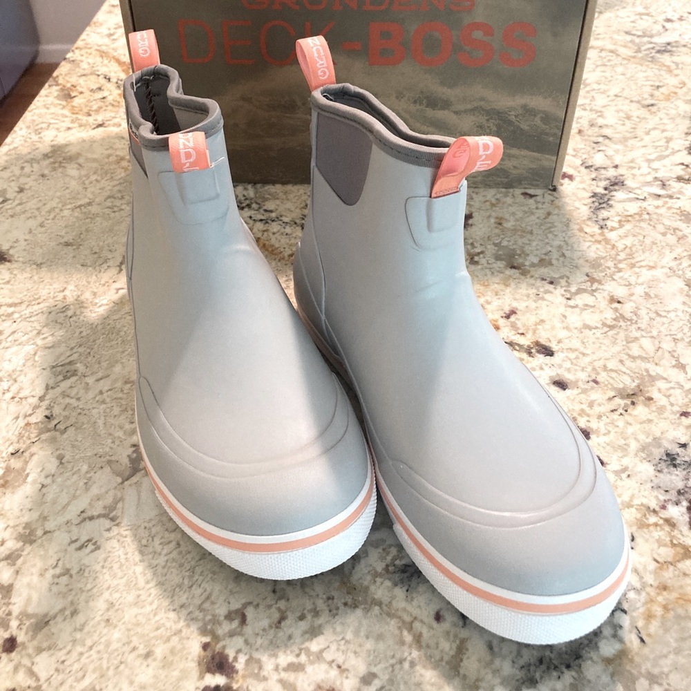Women’s Grundens Deck Boss booties size 9 (41) NEW IN BOX